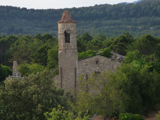 Fototapeta na wymiar La Musara​ o La Mussara, pueblo despoblado de Tarragona (Cataluña,España) en Vilaplana, en la comarca del Bajo Campo 