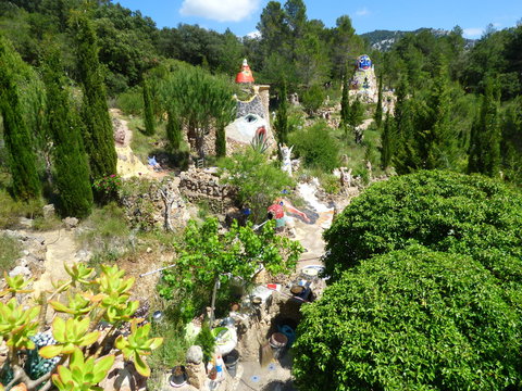 Jardin de Peter, en La Pobla de Benifassa, pueblo de Castellon (Comunidad Valenciana,España) es un jardin artistico y hogar de esculturas  en plena naturaleza