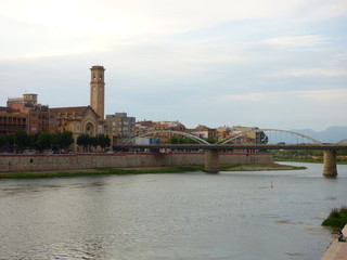 Fototapeta premium Tortosa, ciudad y capital del Bajo Ebro, situada en la provincia de Tarragona, Cataluña. Es sede episcopal y constituye un importante centro agrícola, comercial e industrial