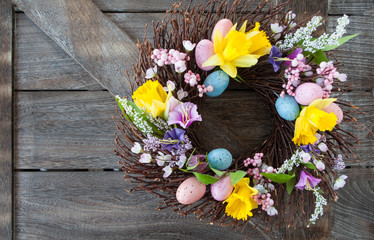 Bunter Kranz zu Ostern
