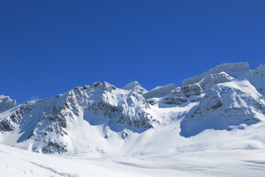Br&egrave;che de Roland et Randonn&eacute;e dans les Pyr&eacute;n&eacute;es en hiver &agrave; Gavarnie