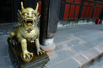Fototapeta na wymiar Statue of dragon in chinese temple 