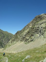 Fototapeta na wymiar Alpinisme d'été dans les Pyrénées