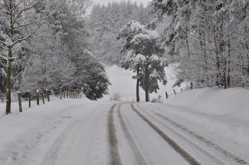 Route enneig&eacute;e