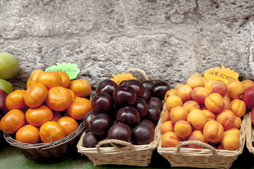 mix of clementines plumes and abricots