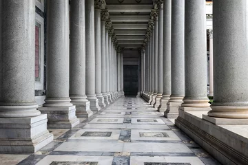 Gordijnen colonnade of papal Basilica of St. Paul outside the Walls in Rome, Italy © irisphoto1