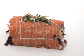 arrotolato di salmone ripieno di verdure