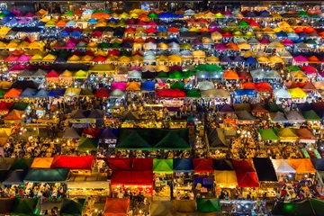 Foto auf Alu-Dibond Ratchada Night Market in Bangkok © Kokhanchikov