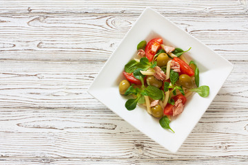 Salad with pasta, lettuce, tuna and green olives