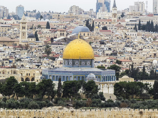 Fototapeta na wymiar Jerusalem, Israel - view of The Old City of Jerusalem from the Mount of Olives