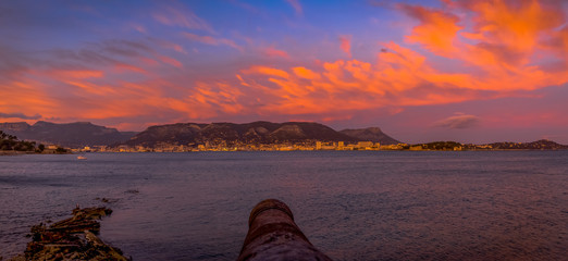 Coucher de soleil panoramique sur la rade de Toulon depuis le Fort Balaguier à La Seyne-sur-Mer