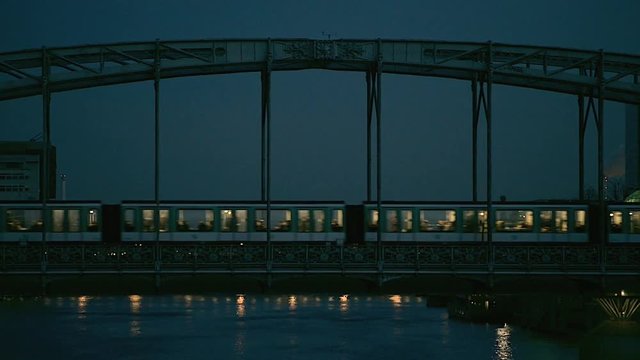 M&eacute;tro Gauche Droite Nuit Paris Pont d'Austerlitz 