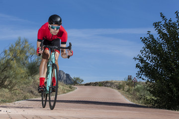 Fototapeta premium cyclist climbing the road 03