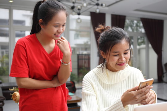 The women using computer