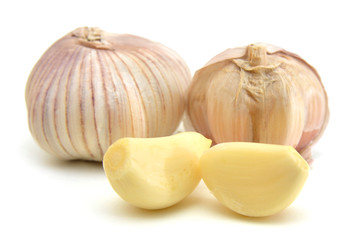 Obraz premium Fresh garlic isolated on white background
