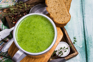 Green cream soup