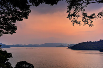 Fototapeta na wymiar Beautiful sunset at Sun Moon lake in Taiwan