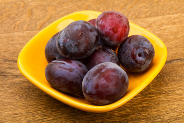 Plums in the bowl