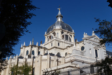 Fototapeta na wymiar Detail of the cathedral of Almudena