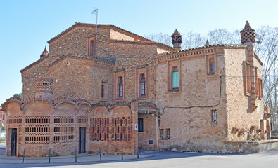 Fototapeta na wymiar Colonia Güell, edificio Ca L’Espinal provincia de Barcelona