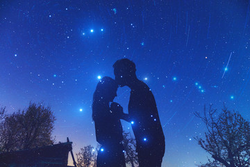 Couple under the Milky way stars. - obrazy, fototapety, plakaty