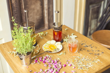 Green and black tea with flower decor