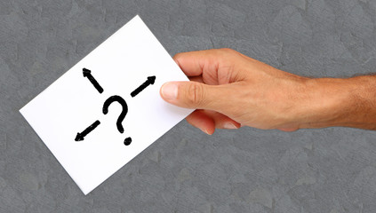 Faire les bons choix. Point d'interrogation et directions