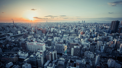 Naklejka premium 日本 都市風景 大阪 夕暮れ