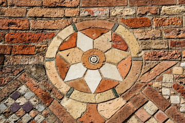 detail of the wall in Santo Stefano