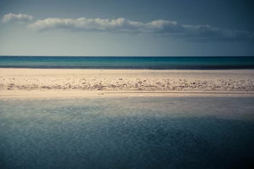 Cercles muraux Plage de Sotavento, Fuerteventura, Îles Canaries Sotavento beach, Fuerteventura, Canary islands. Sea with sand strip creating multiple horizons. Good as sea wallpaper or background, pastel colors.