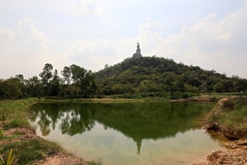 Fototapeta na wymiar Big Buddha is located at the top of the mountain.
