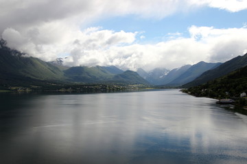 Fototapeta na wymiar Landschaft und Fjorde in Norwegen