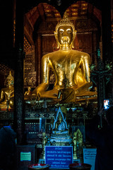 Obraz premium Budda in un tempio in Thailandese