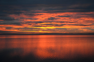 Tramonto sul lago di Neusiedl visto da Podersdorf am See in Austria