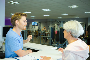 old lady asking for advice to young trainer