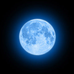 Naklejka premium Niebieski super księżyc świecący z niebieskim halo na białym tle na czarnym tle