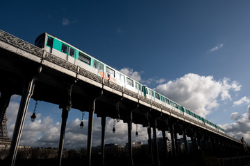 Paris métro transport pont paris aérien ville urbain