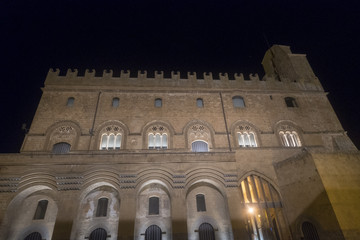 Fototapeta premium Orvieto (Umbria, Italy), Palazzo del Popolo by night