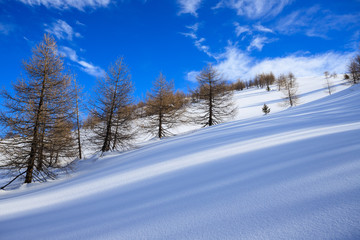 panorama invernale, salendo verso il pizzo Foisc, nelle alpi Lepontine (Svizzera)