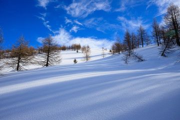 panorama invernale, salendo verso il pizzo Foisc, nelle alpi Lepontine (Svizzera)