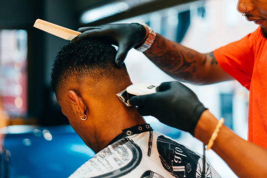 Barber using grooming machine