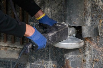 Cutting a metal tube with a machine