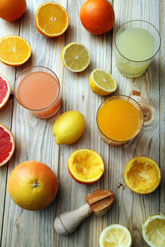 succo di agrumi tre bicchieri con succo di limone arancia e pompelmo