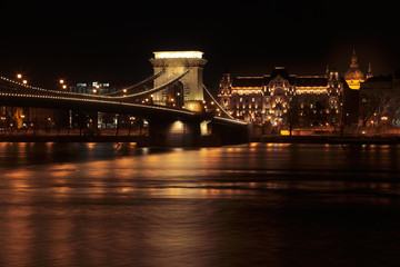 Obraz premium Night view of Budapest from the Chains Bridge, Hungary, Europe