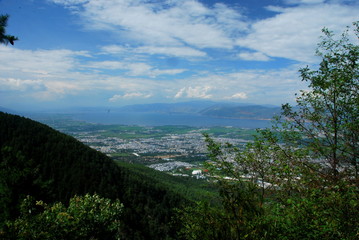 Fototapeta na wymiar A spectacular view of Dali as seen from Mount Cangshan in Yunnan, China