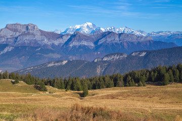 Fototapeta na wymiar Vue sur le Mont-Blanc