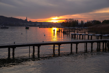 Fototapeta premium Coucher de soleil sur le lac d'Annecy