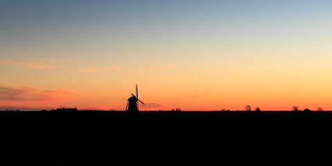 Windmill de Goliath at sunset in winter