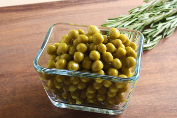 green peas in canned glass