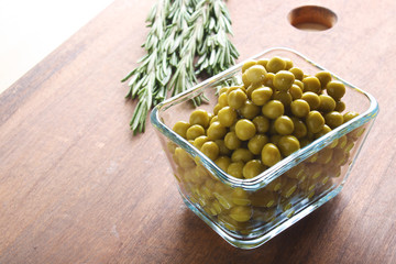 green peas in canned glass